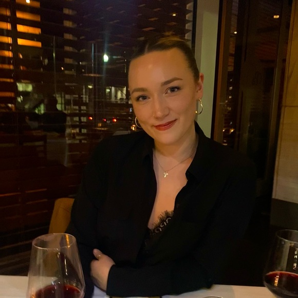 Meet your Posher, Kat - Picture 2 of 6